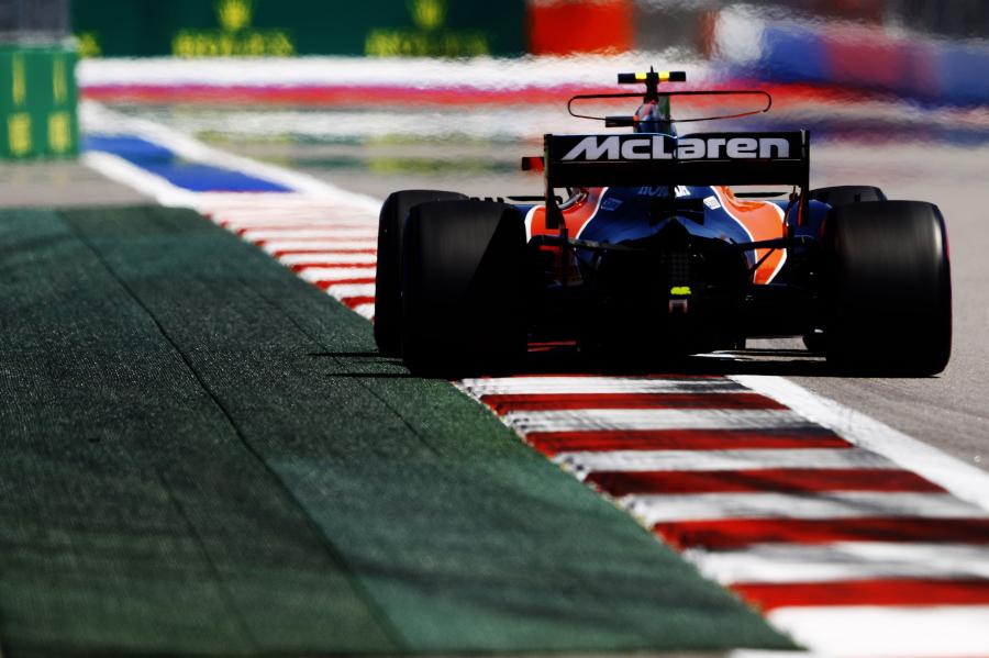 McLaren Honda MCL32 2017 года  (фото 24 из 24)